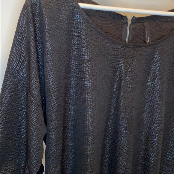 Oversized T-shirt - Picture 2 of 3